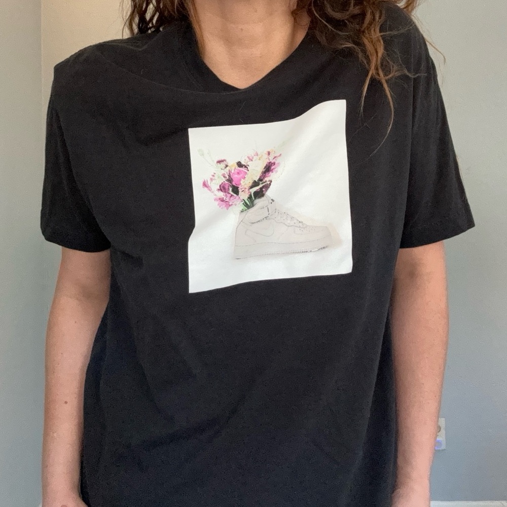 *Like New* Nike Flower Tee